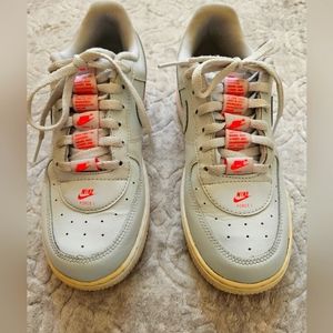 2 pairs of kid's shoes, size 2.5